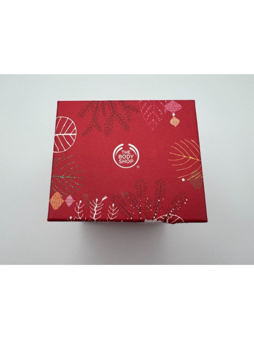 The Body Shop Strawberry 4 Piece Gift Set Bar Soap Body Polish Body Butter Pouf - Picture 6 of 6